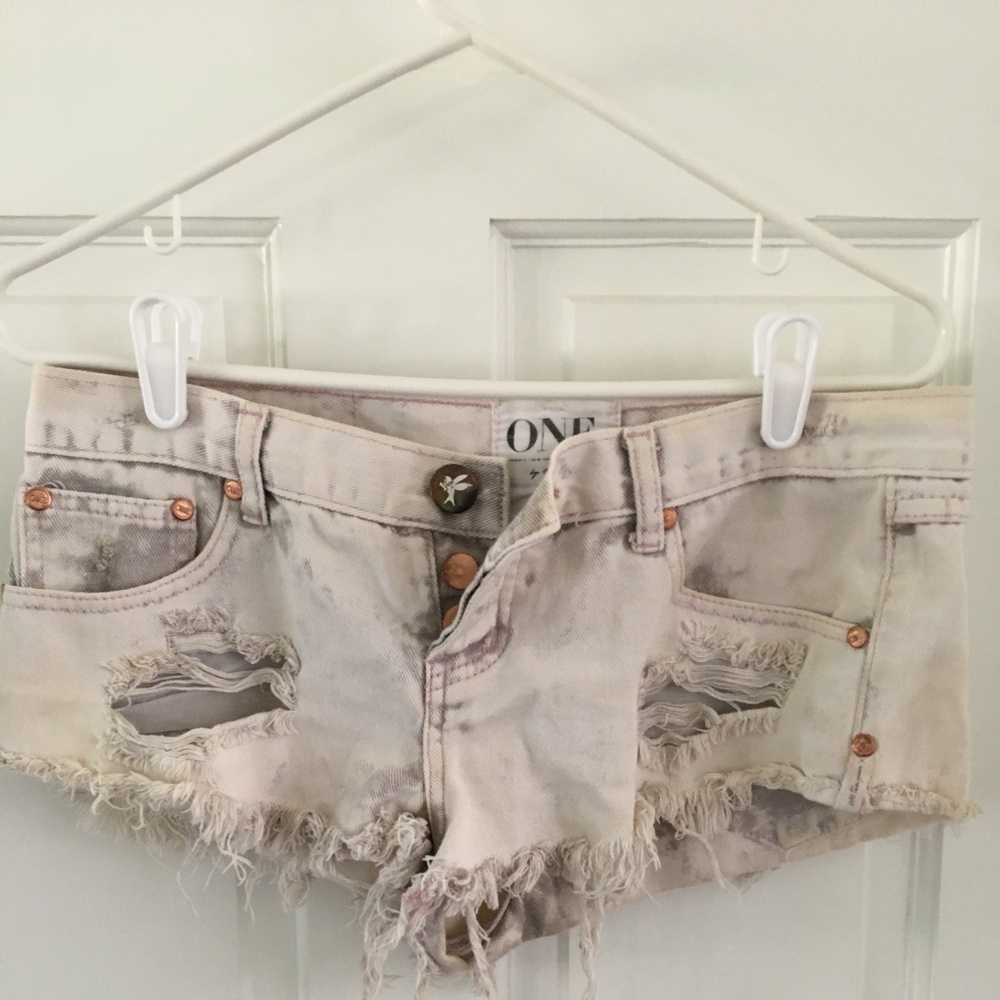 One Teaspoon Off White Denim Shorts Sz 27